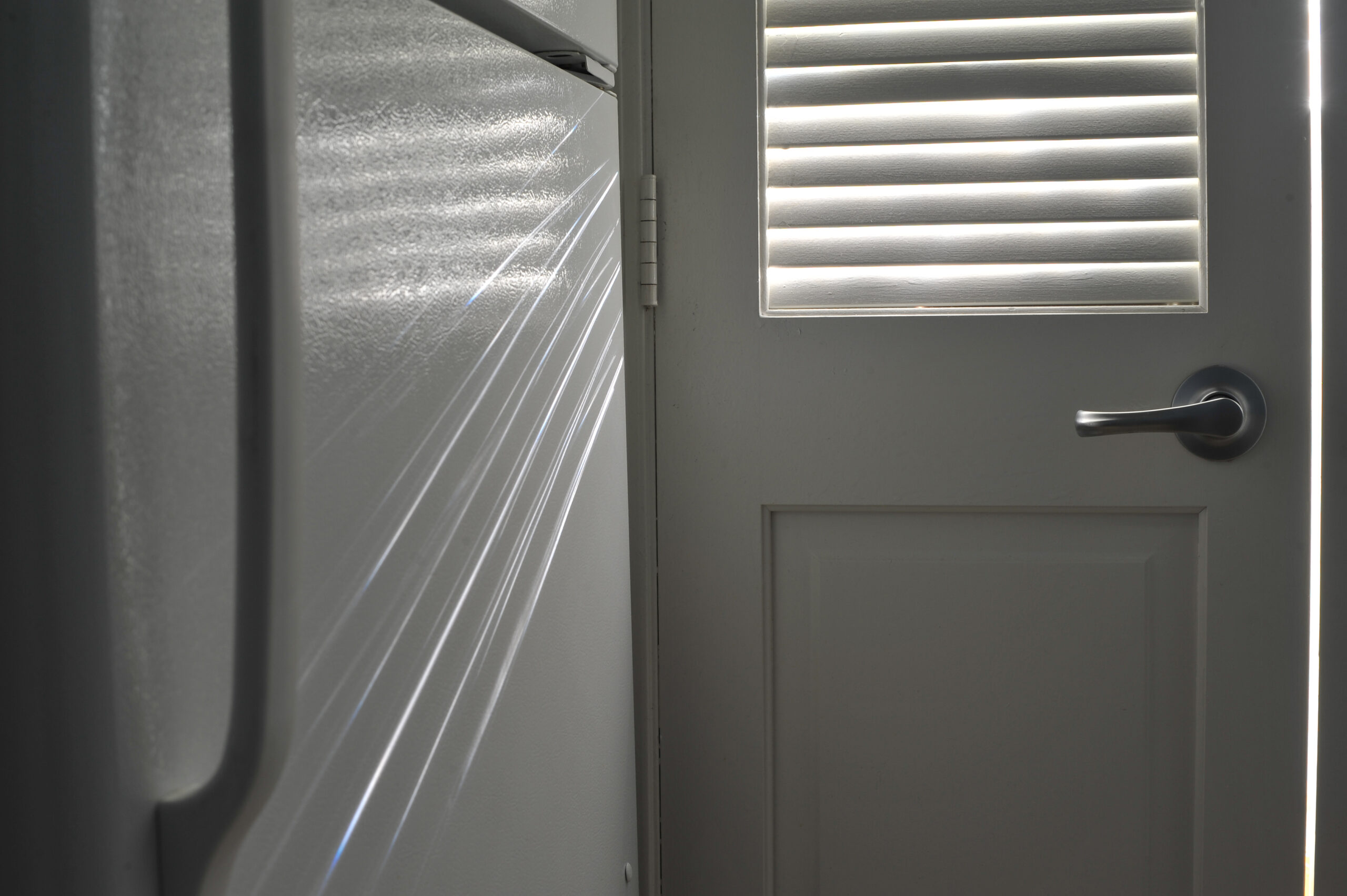 Refrigerator door handle