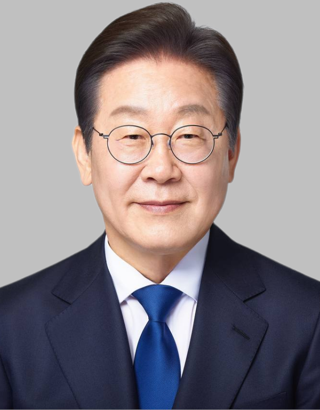 This Korean Actor Met the President, and Everyone’s Freaking Out About His Age